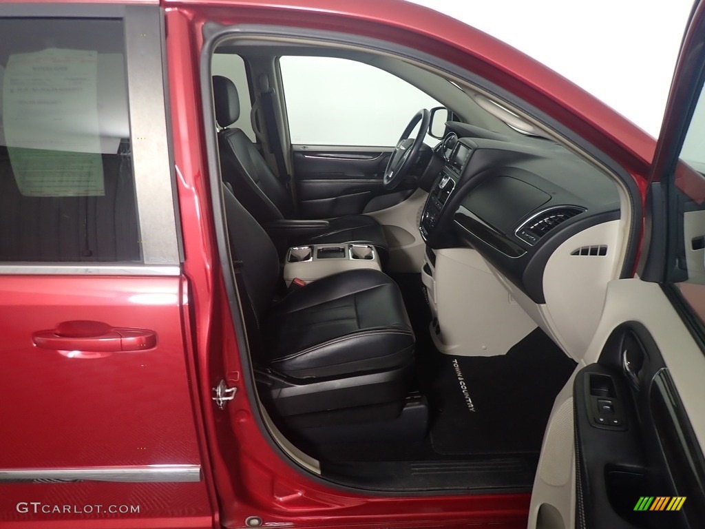 2013 Town & Country Touring - Deep Cherry Red Crystal Pearl / Black/Light Graystone photo #34