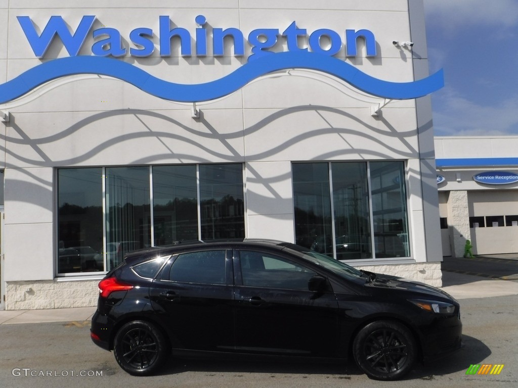 2018 Focus SE Hatch - Shadow Black / Charcoal Black photo #2