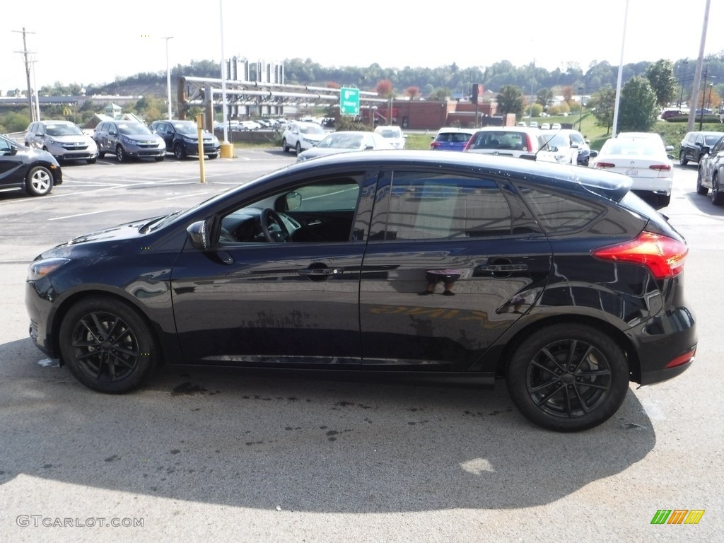 2018 Focus SE Hatch - Shadow Black / Charcoal Black photo #6