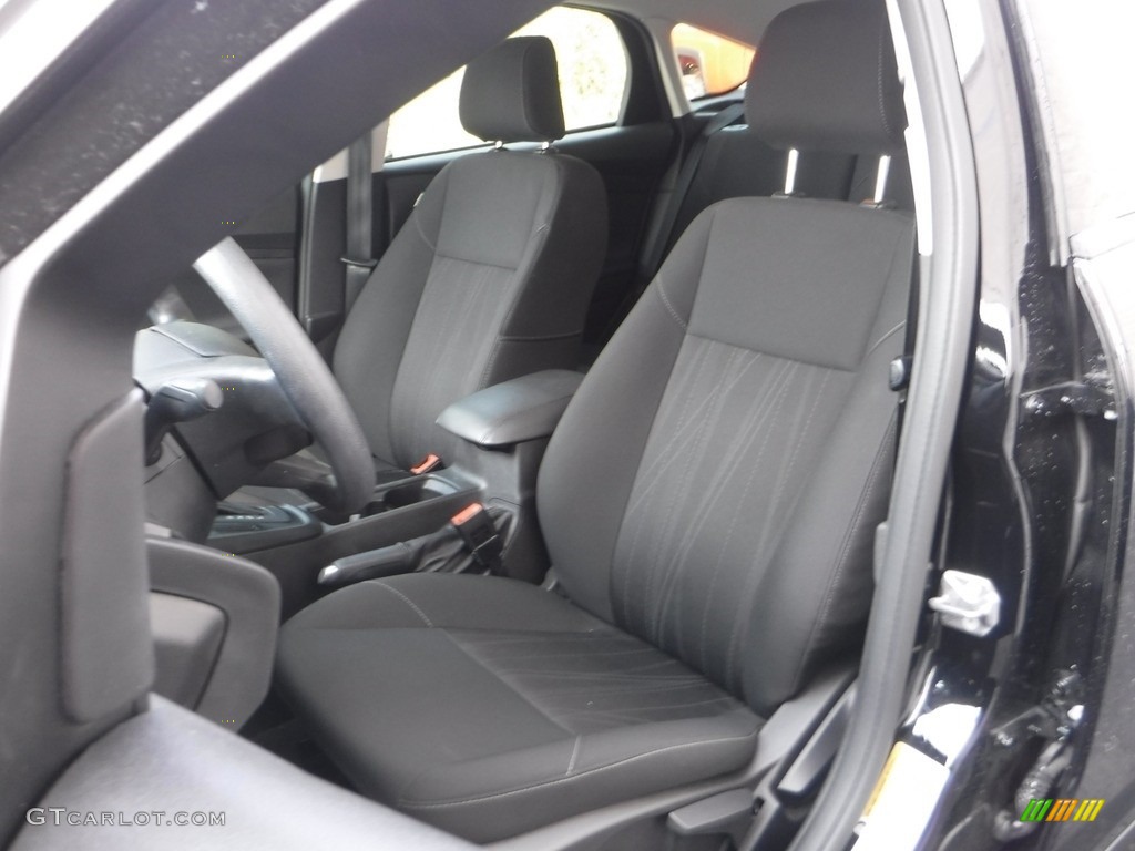 2018 Focus SE Hatch - Shadow Black / Charcoal Black photo #11