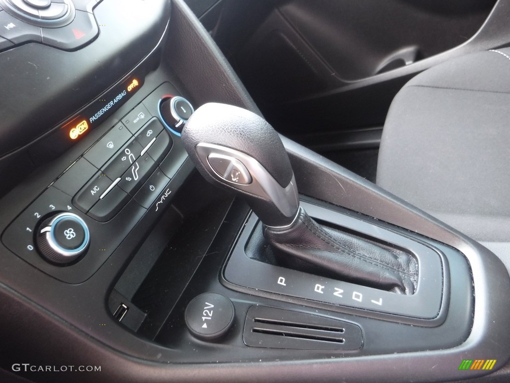 2018 Focus SE Hatch - Shadow Black / Charcoal Black photo #15