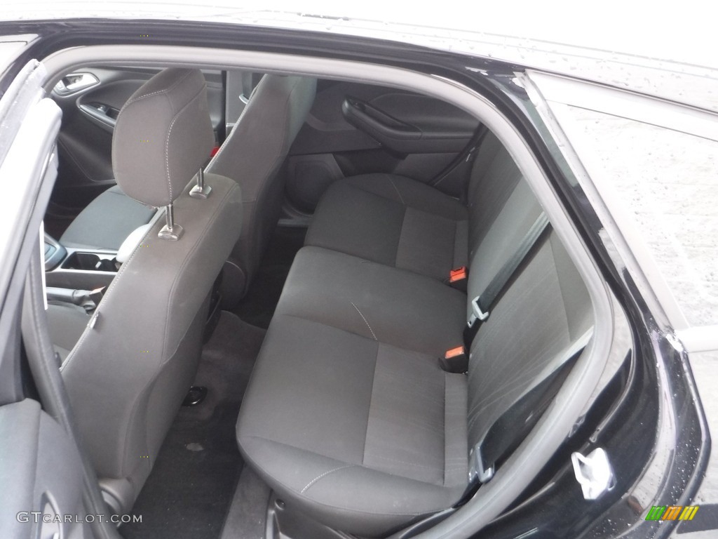 2018 Focus SE Hatch - Shadow Black / Charcoal Black photo #23