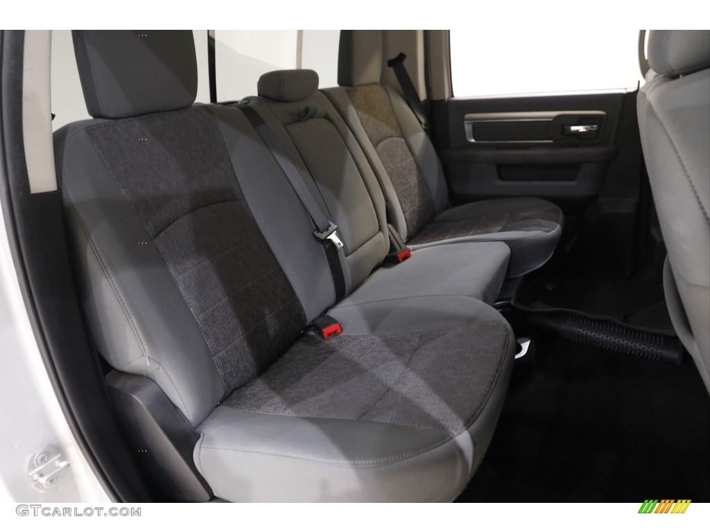 2015 1500 Big Horn Crew Cab 4x4 - Bright Silver Metallic / Black/Diesel Gray photo #17