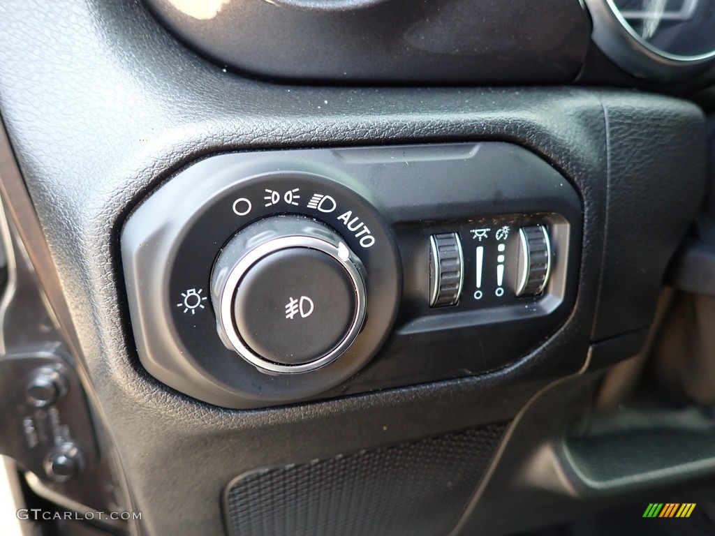2020 Jeep Wrangler Unlimited Altitude 4x4 Controls Photos