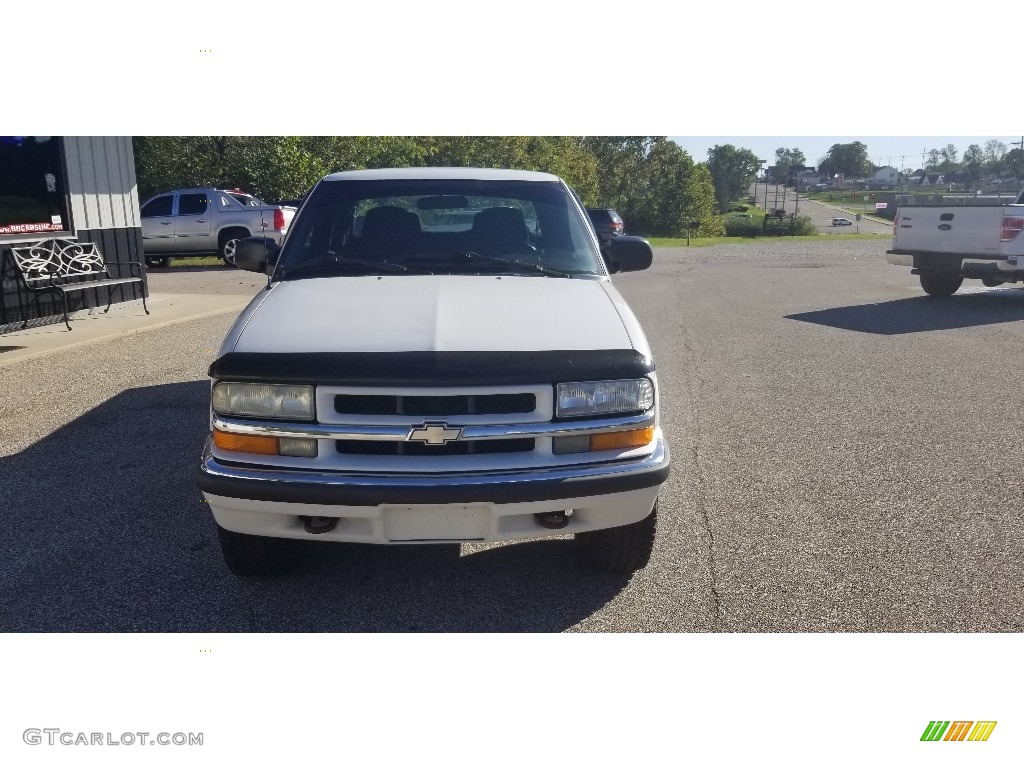 2001 S10 LS Crew Cab 4x4 - Summit White / Graphite photo #8