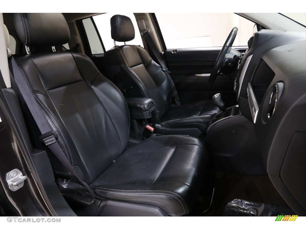 2017 Jeep Compass Latitude Front Seat Photo #143074742