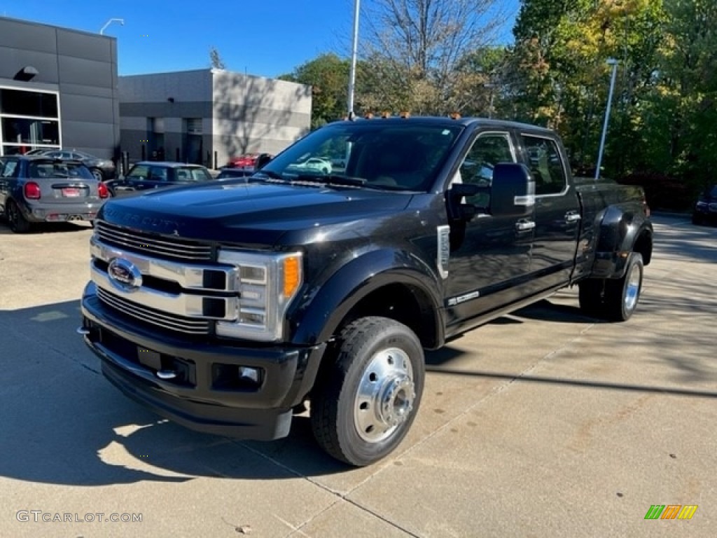 2019 F450 Super Duty Limited Crew Cab 4x4 - Agate Black / Camelback photo #1