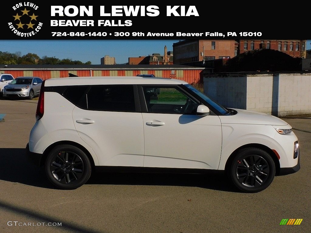 Snow White Pearl Kia Soul