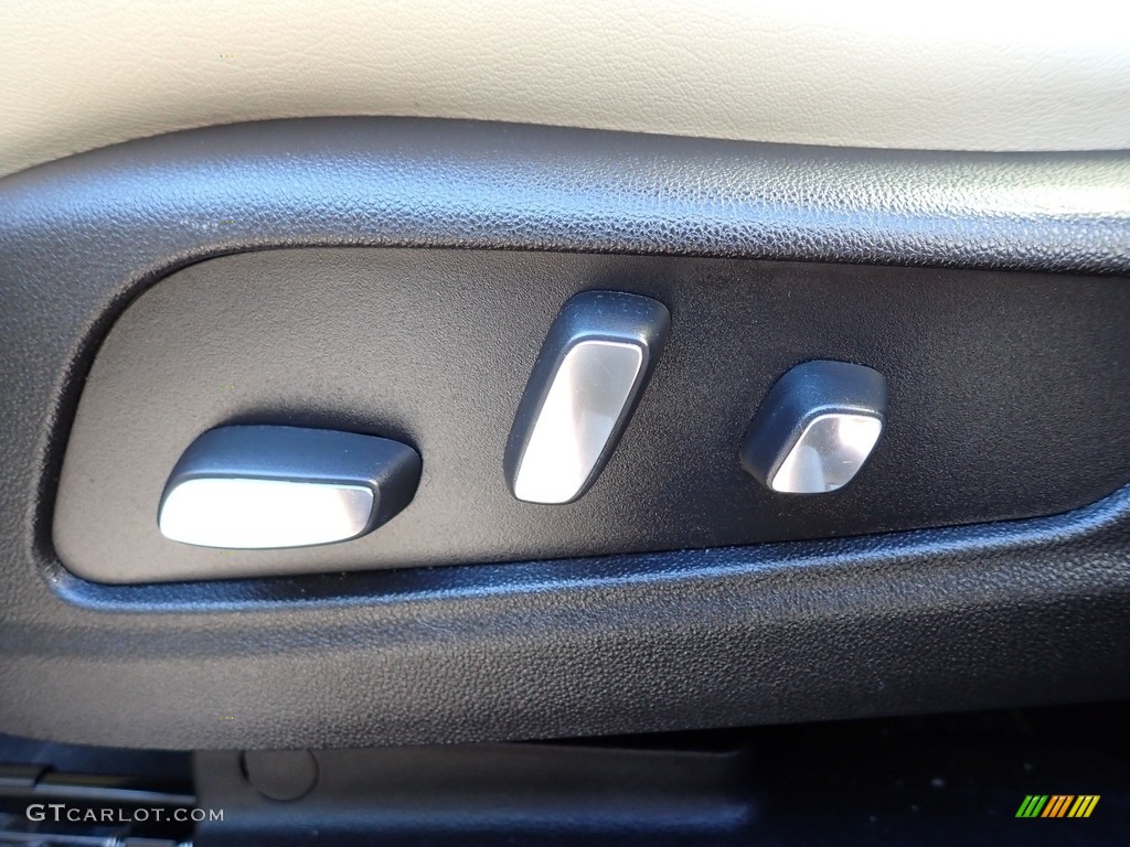 2017 XT5 Luxury AWD - Silver Coast Metallic / Sahara Beige photo #16