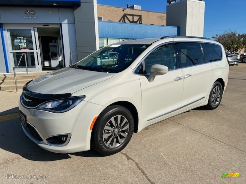 2019 Pacifica Touring L Plus - Luxury White Pearl / Cognac/Alloy photo #1