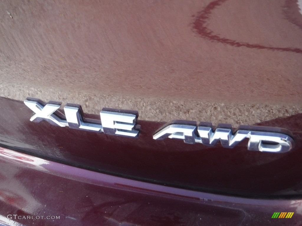 2019 Highlander XLE AWD - Ooh La La Rouge Mica / Black photo #18