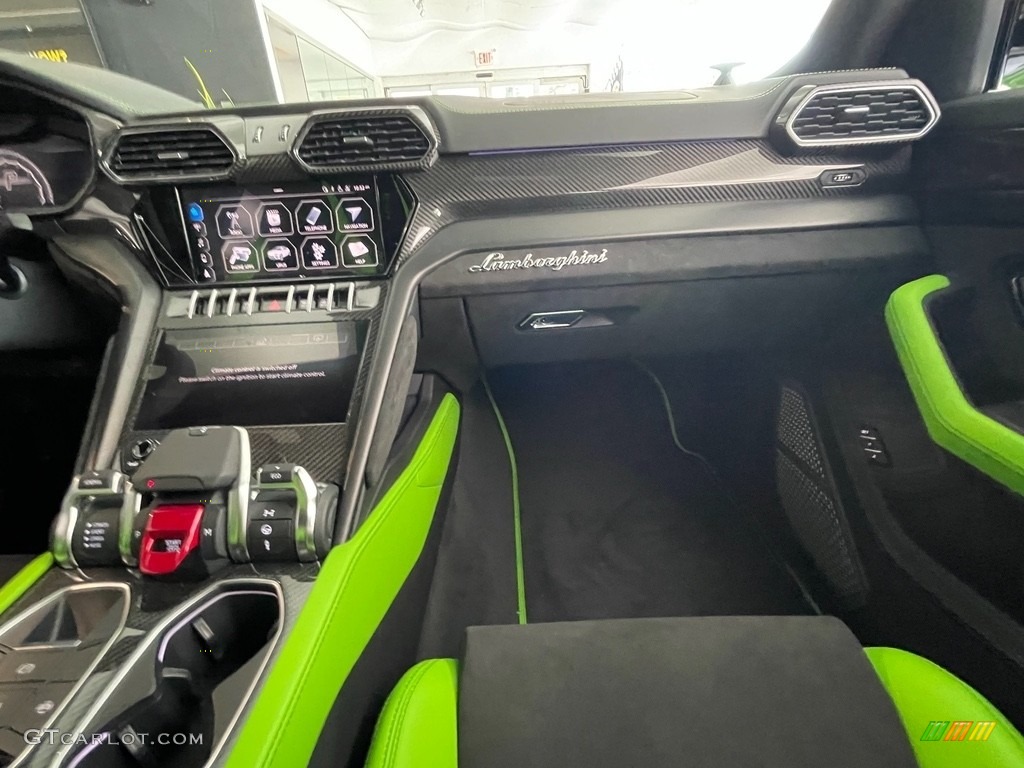 2021 Lamborghini Urus Pearl Capsule AWD Dashboard Photos