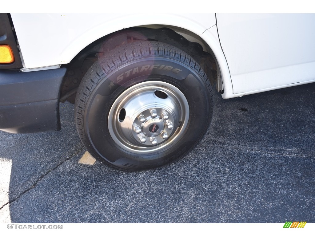 2012 Savana Cutaway 3500 Commercial Moving Truck - Summit White / Medium Pewter photo #5