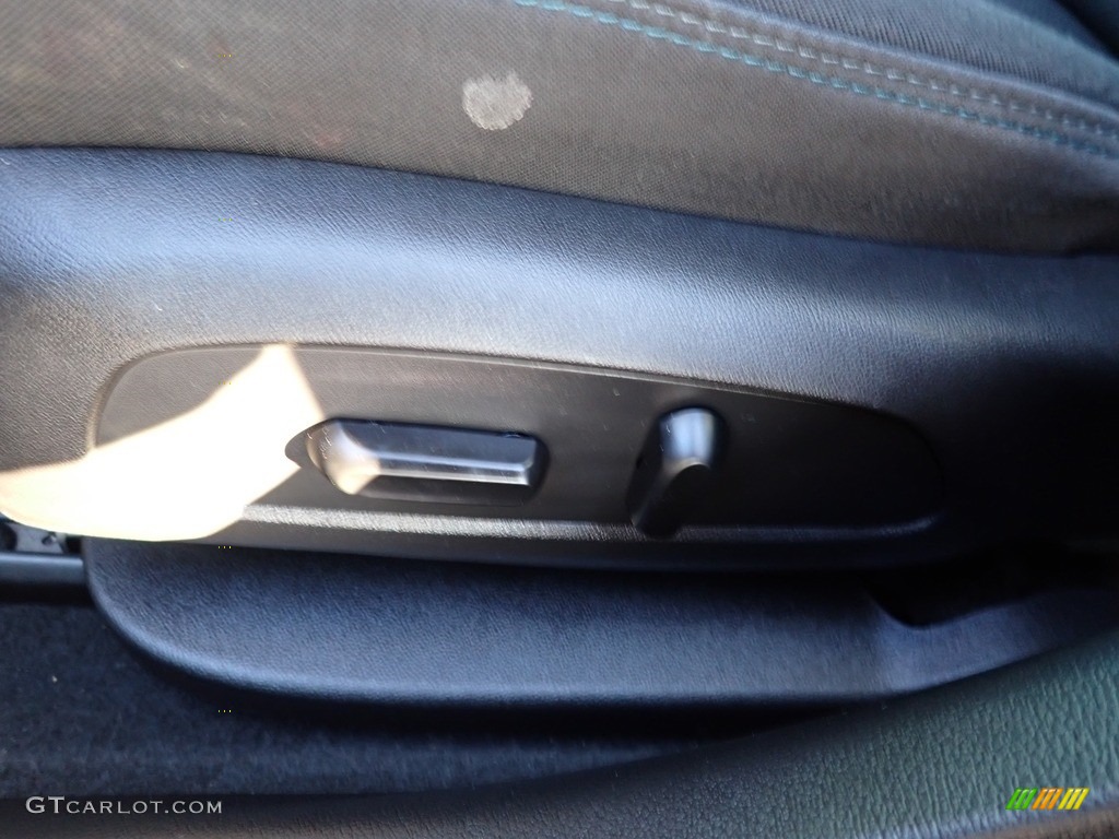 2017 Cruze LT - Mosaic Black Metallic / Jet Black photo #24