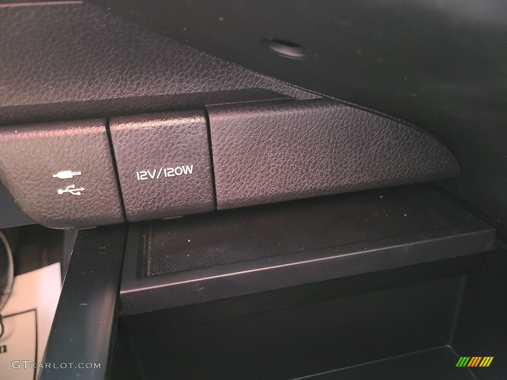 2019 Camry SE - Celestial Silver Metallic / Black photo #20