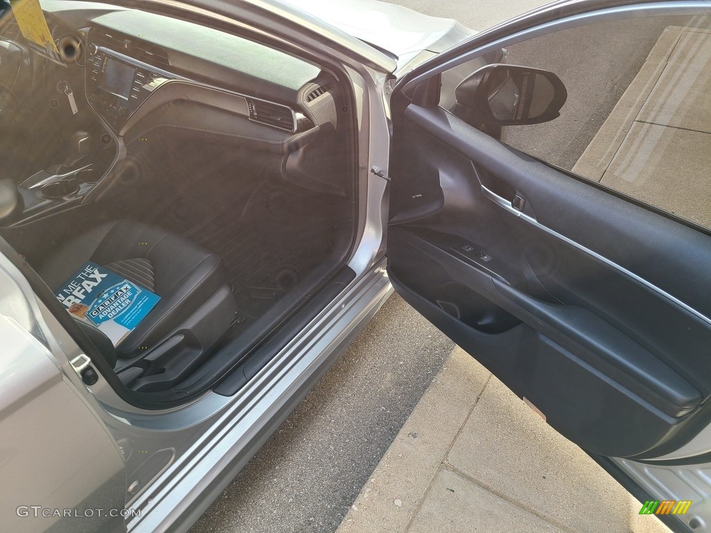 2019 Camry SE - Celestial Silver Metallic / Black photo #34