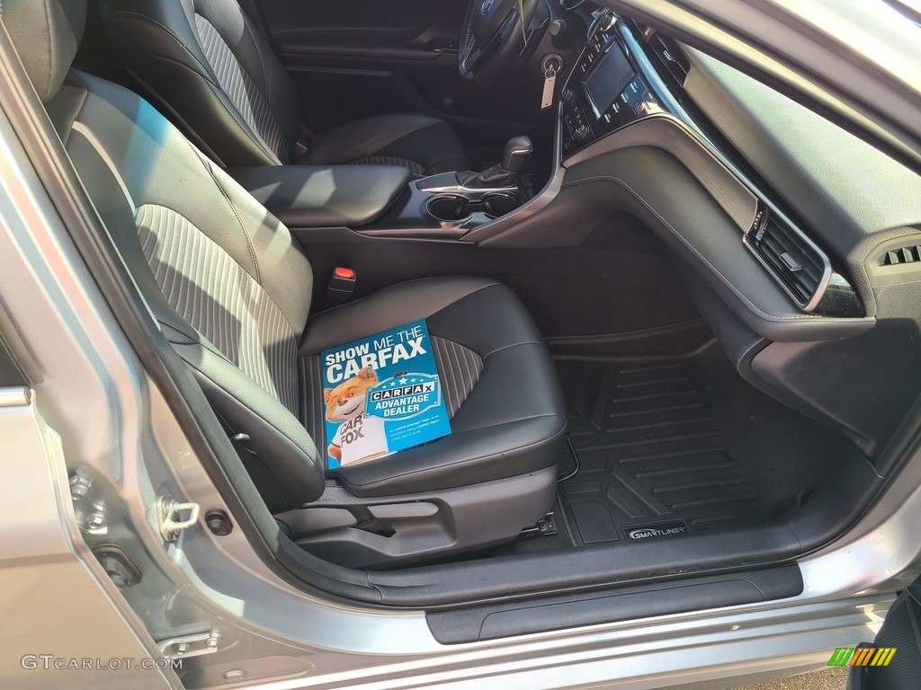 2019 Camry SE - Celestial Silver Metallic / Black photo #35