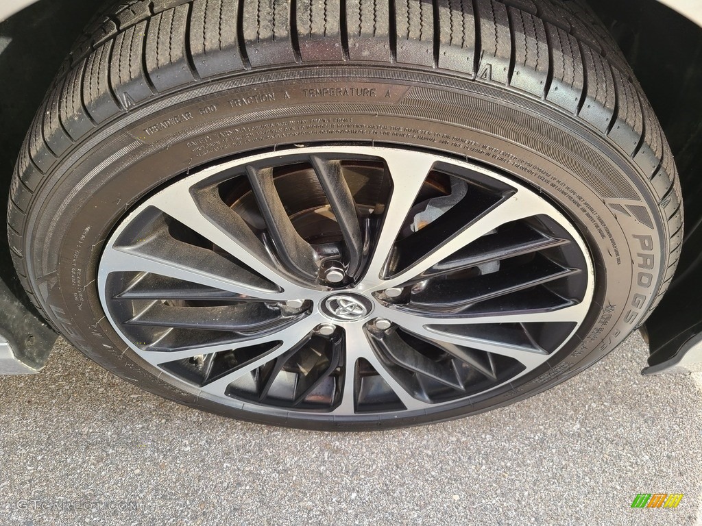 2019 Camry SE - Celestial Silver Metallic / Black photo #38