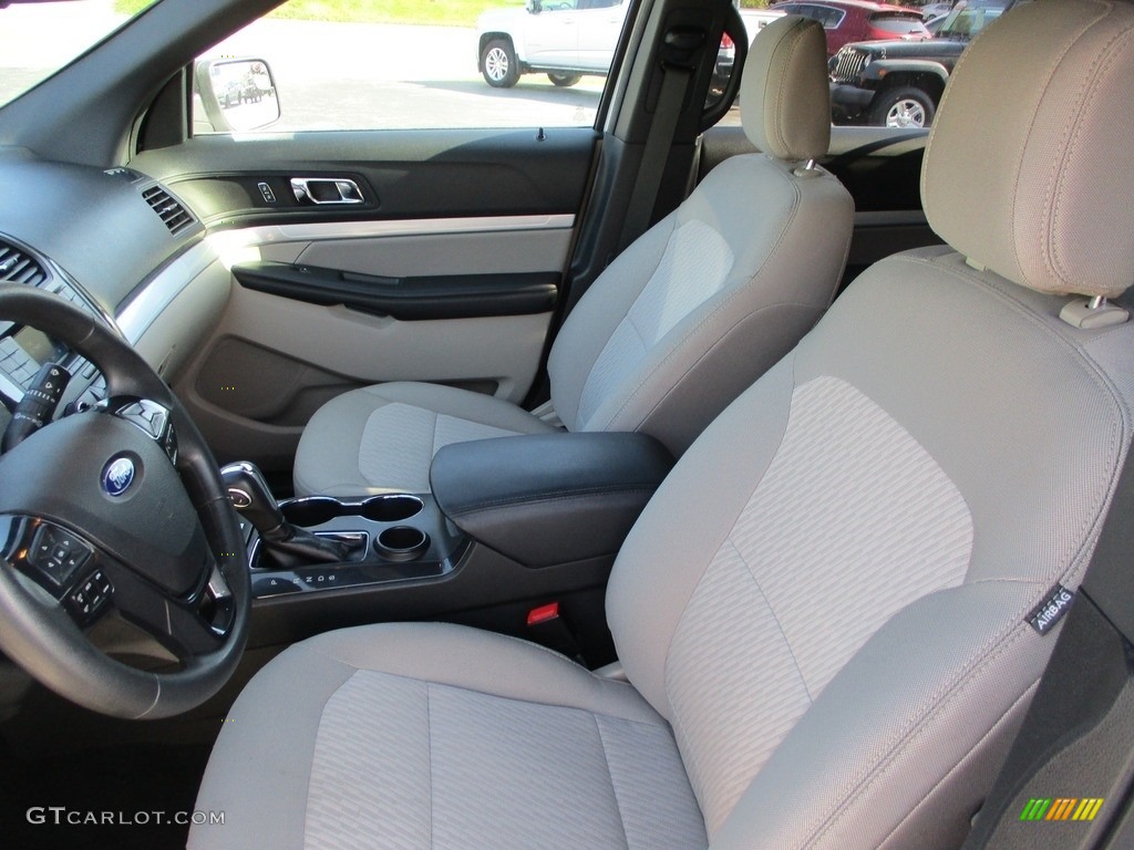 2018 Explorer FWD - Oxford White / Medium Stone photo #7