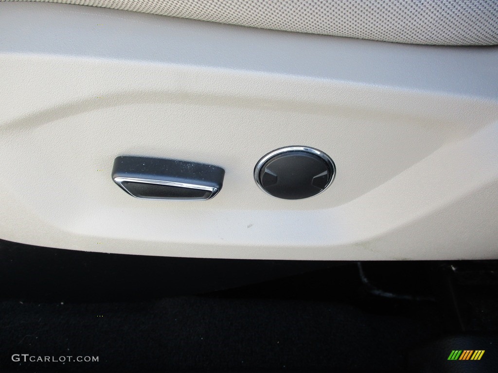 2018 Explorer FWD - Oxford White / Medium Stone photo #11