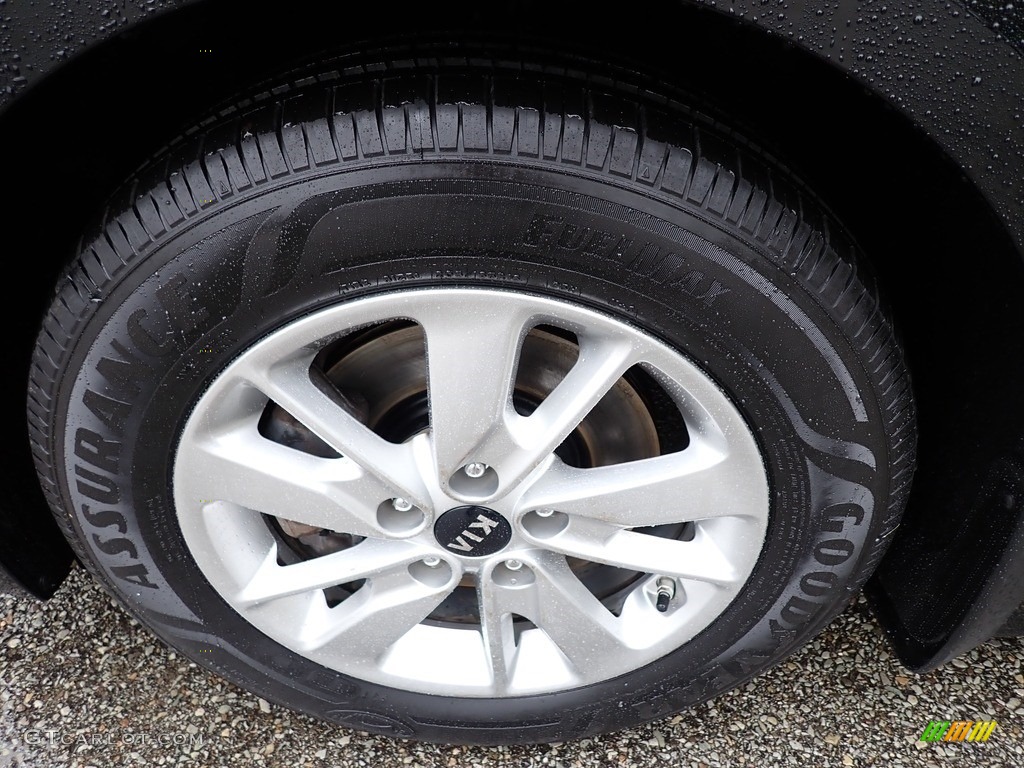 2017 Kia Optima LX Wheel Photos