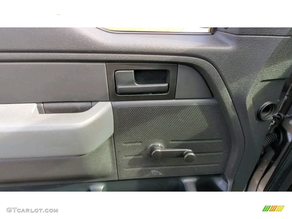 2013 Ford F150 XL Regular Cab 4x4 Steel Gray Door Panel Photo #143109974
