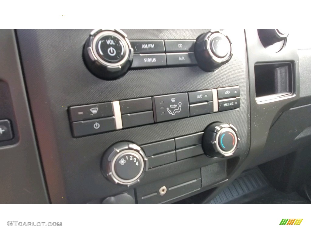 2013 Ford F150 XL Regular Cab 4x4 Controls Photos