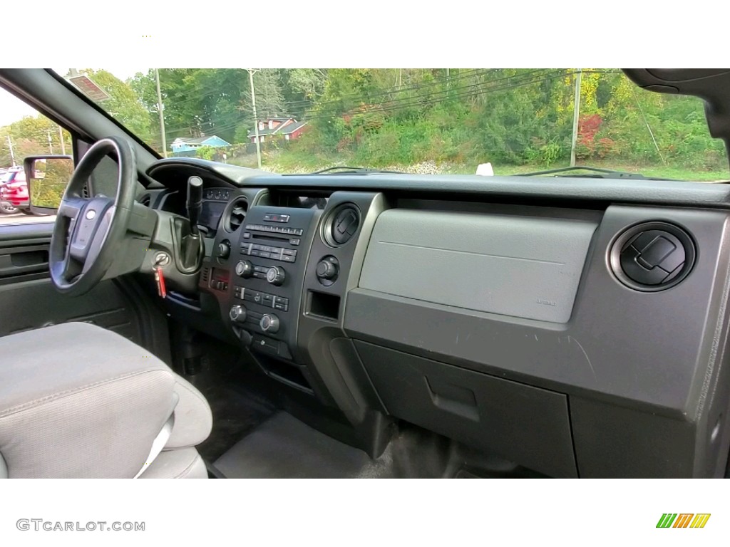 2013 Ford F150 XL Regular Cab 4x4 Dashboard Photos