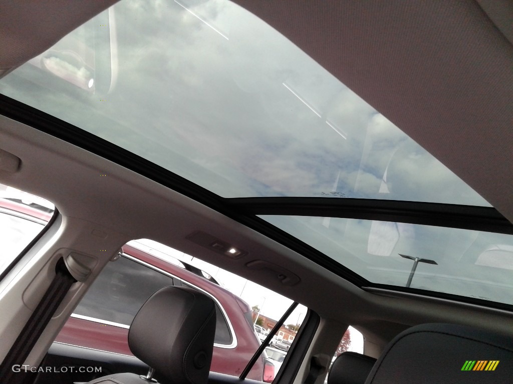 2020 Volkswagen Tiguan SEL Sunroof Photos