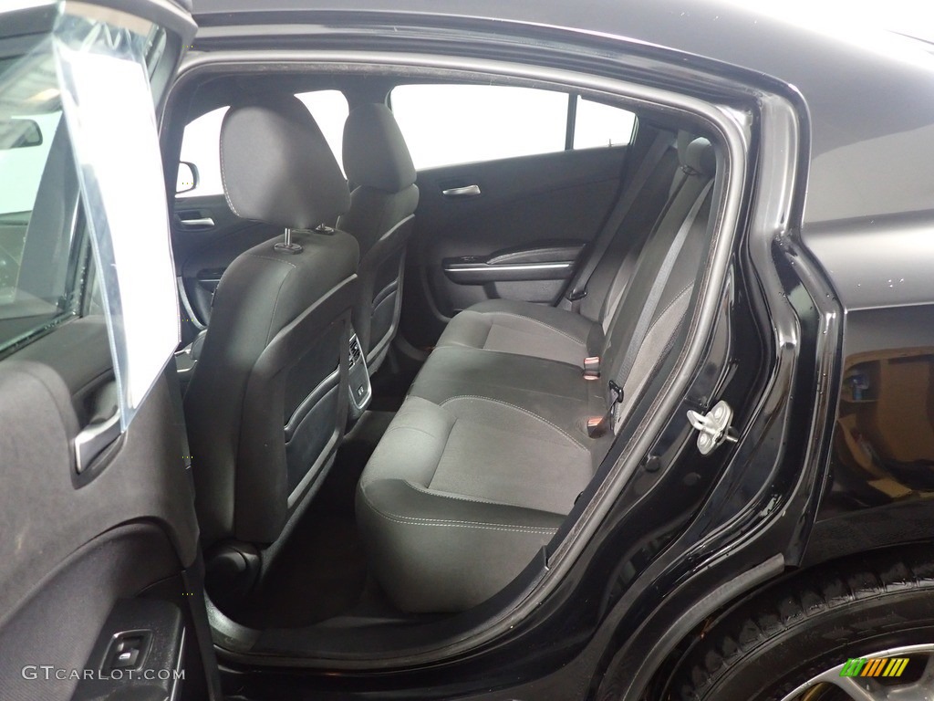 2015 Charger SE AWD - Phantom Black Tri-Coat Pearl / Black photo #34