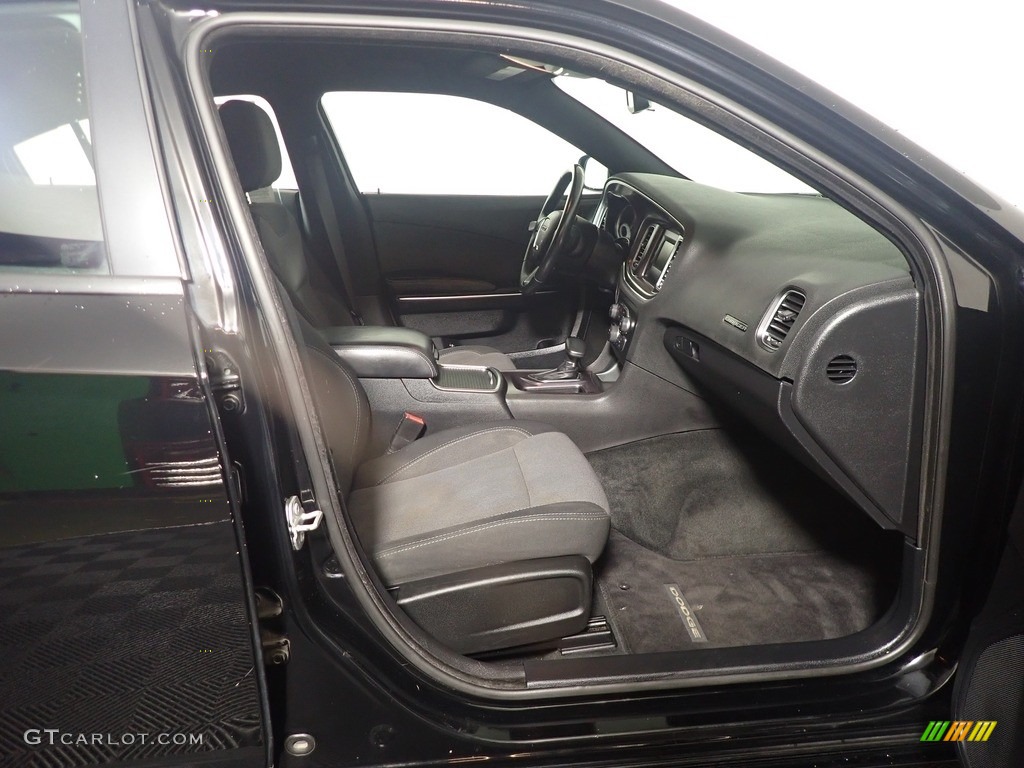 2015 Charger SE AWD - Phantom Black Tri-Coat Pearl / Black photo #38