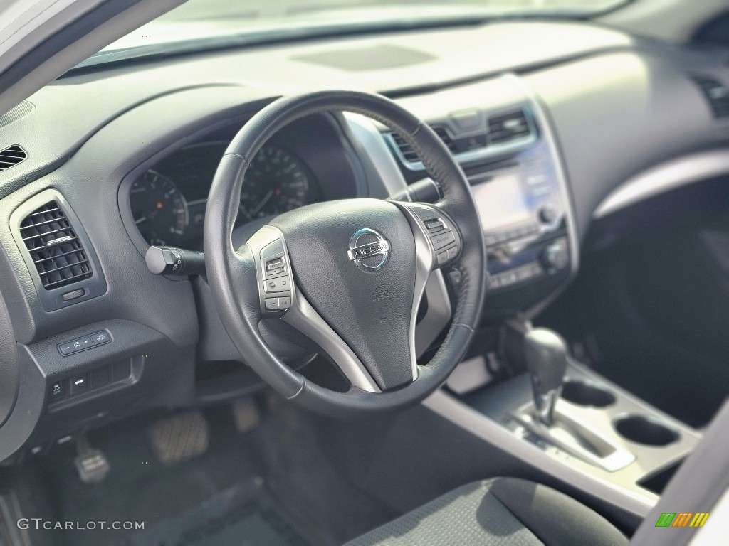 2015 Altima 2.5 SV - Pearl White / Charcoal photo #25