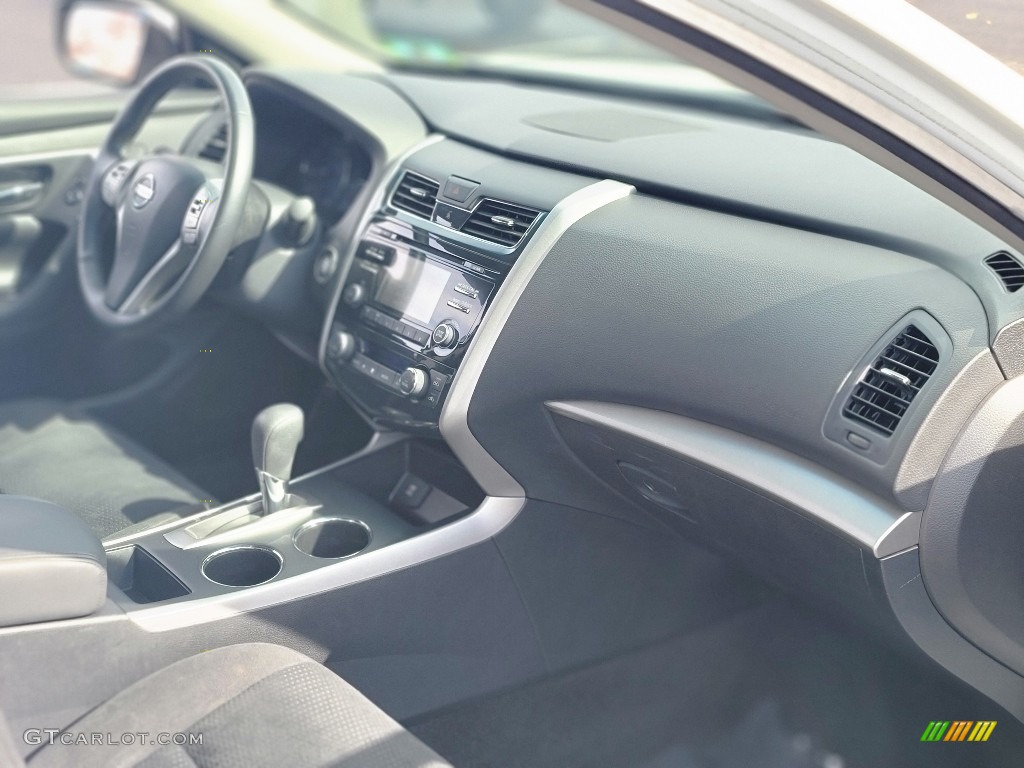 2015 Altima 2.5 SV - Pearl White / Charcoal photo #28