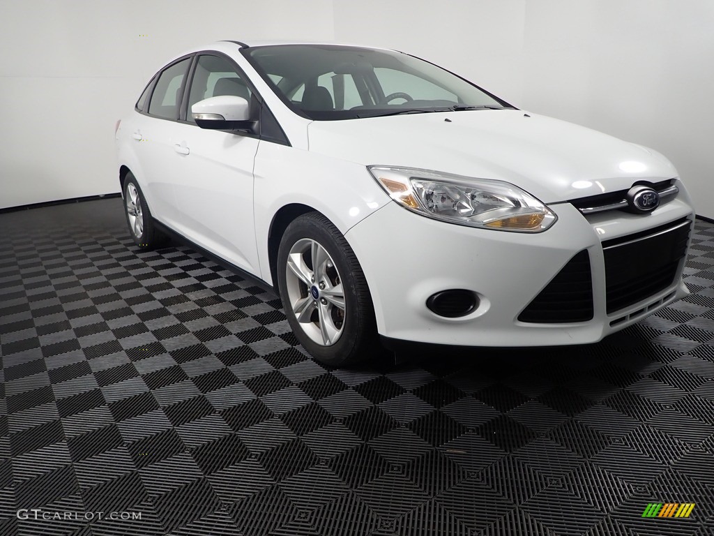 2014 Focus SE Sedan - Oxford White / Charcoal Black photo #2