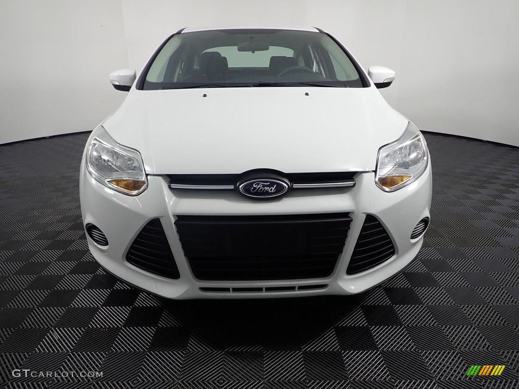 2014 Focus SE Sedan - Oxford White / Charcoal Black photo #3