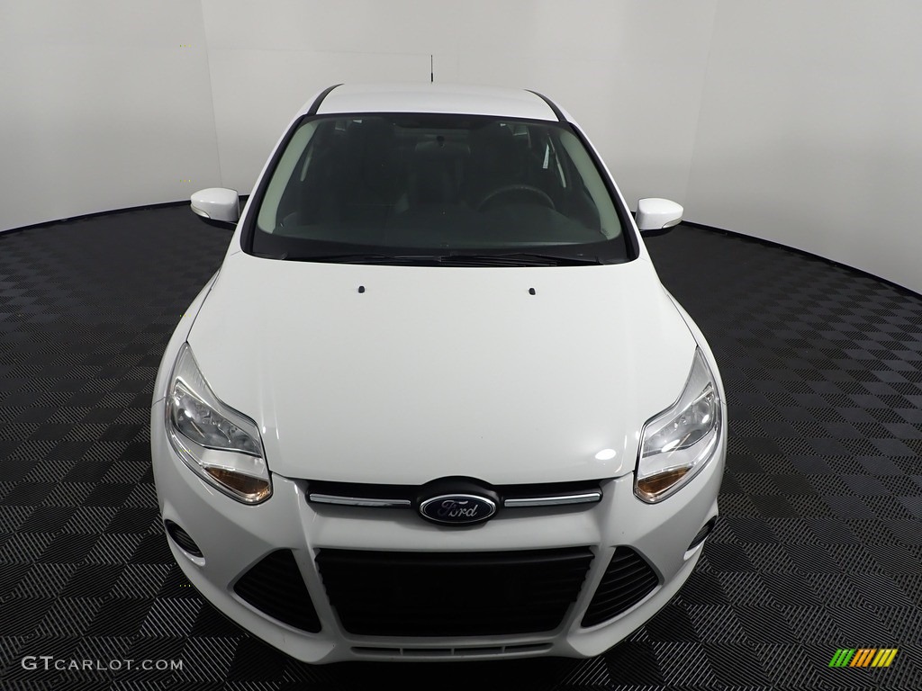 2014 Focus SE Sedan - Oxford White / Charcoal Black photo #4