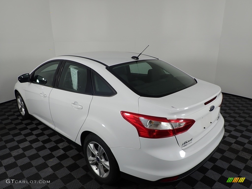 2014 Focus SE Sedan - Oxford White / Charcoal Black photo #9