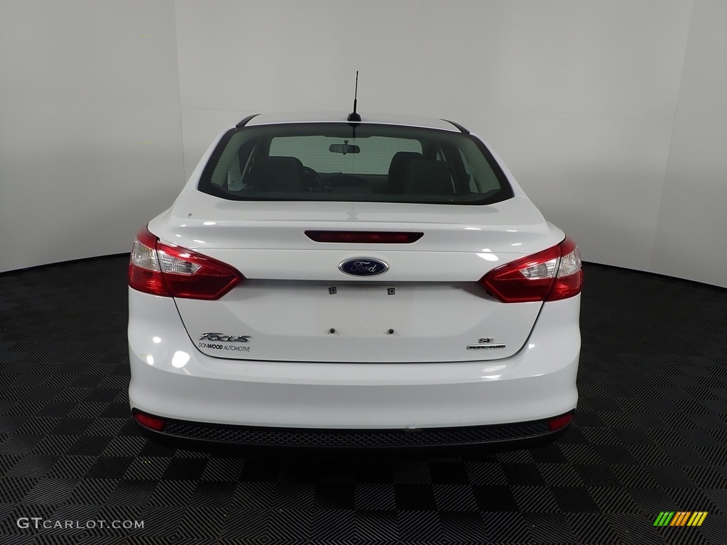 2014 Focus SE Sedan - Oxford White / Charcoal Black photo #10