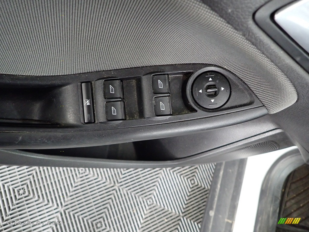 2014 Focus SE Sedan - Oxford White / Charcoal Black photo #17