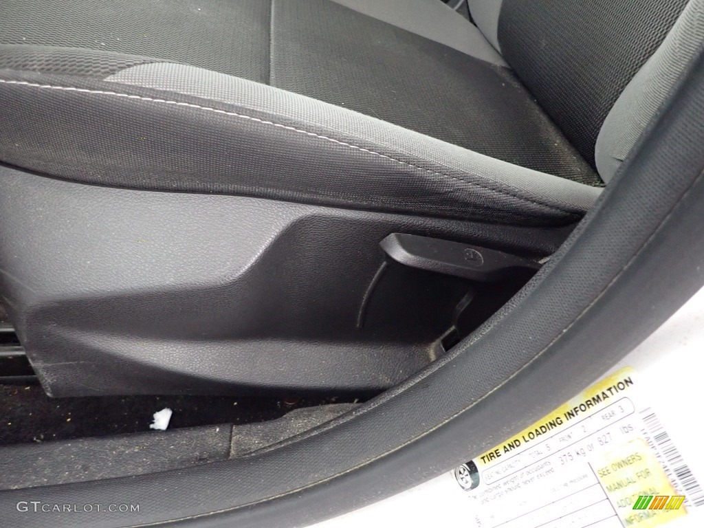 2014 Focus SE Sedan - Oxford White / Charcoal Black photo #18