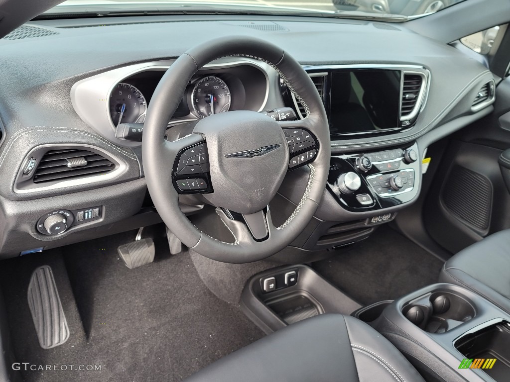2021 Chrysler Pacifica Touring L Dashboard Photos