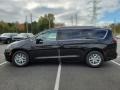 2021 Brilliant Black Crystal Pearl Chrysler Pacifica Touring L  photo #3