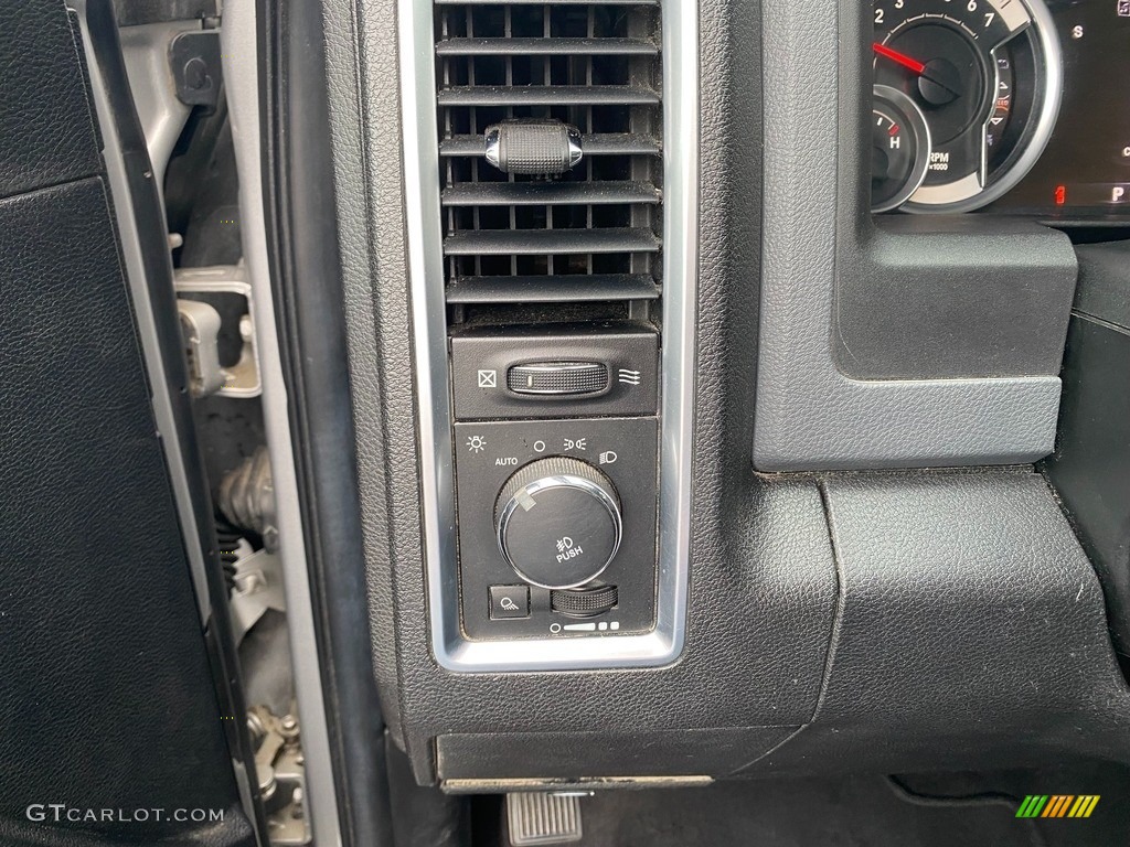 2013 Ram 2500 SLT Regular Cab 4x4 Controls Photo #143140182
