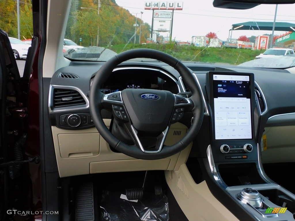 2021 Ford Edge Titanium AWD Dashboard Photos