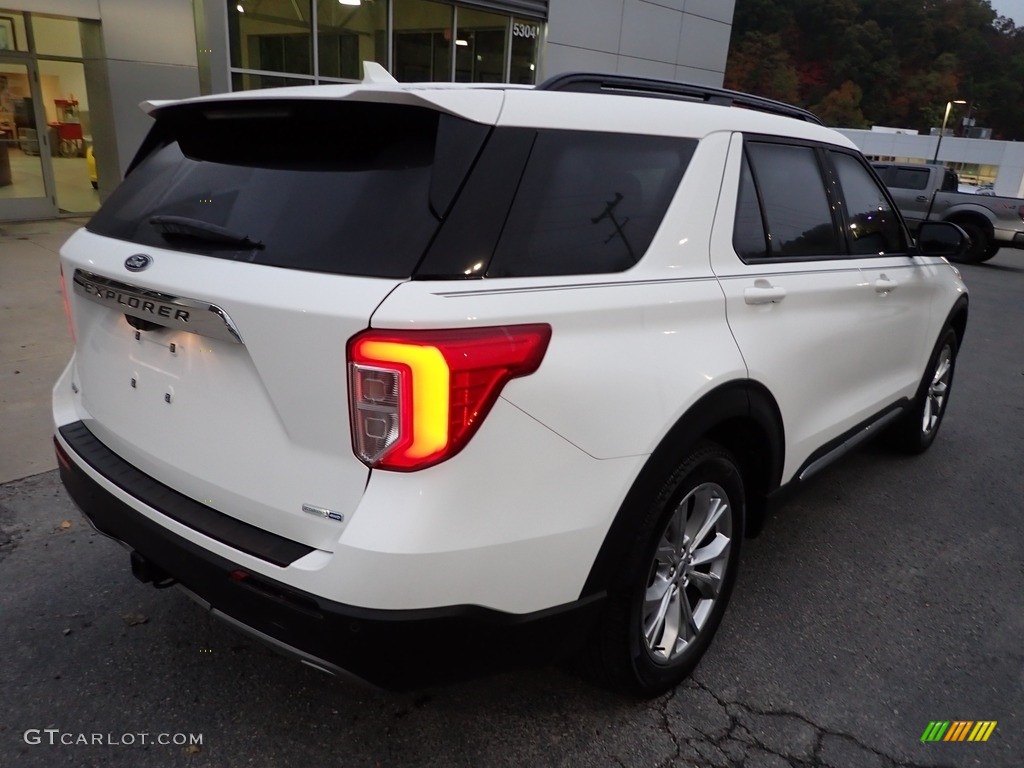 2020 Explorer XLT 4WD - Oxford White / Ebony photo #2