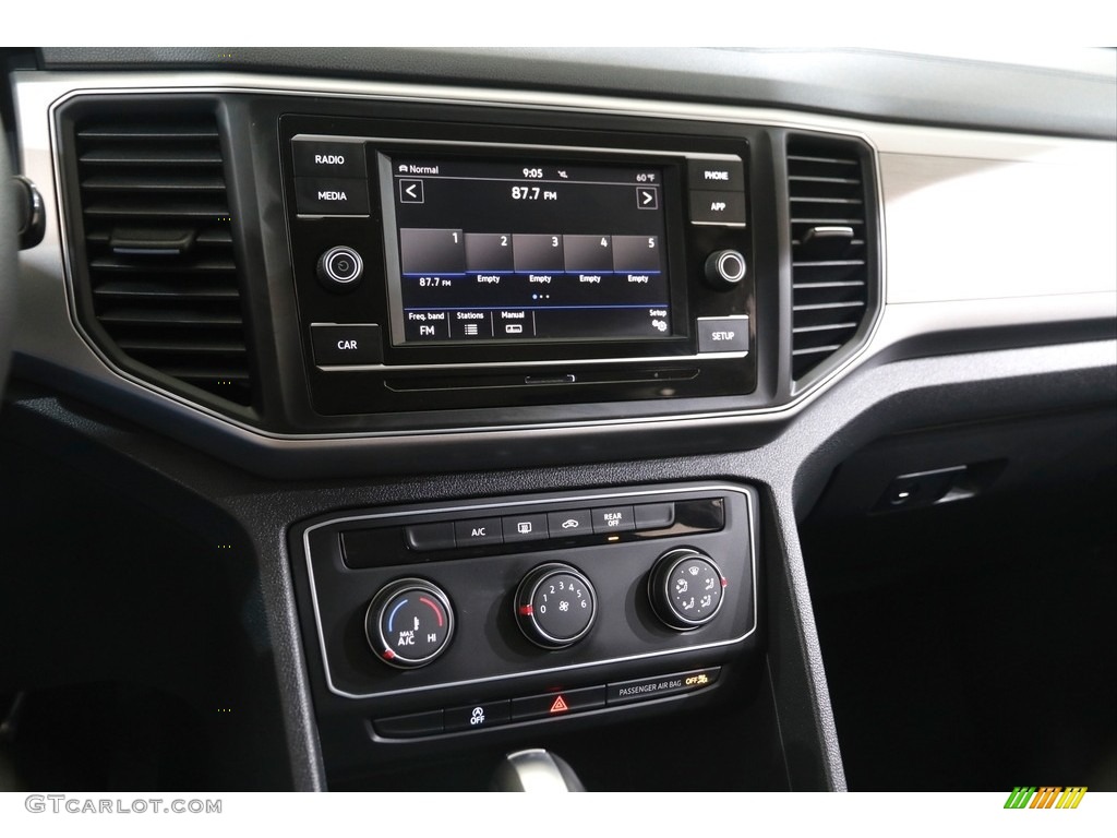 2018 Volkswagen Atlas S 4Motion Controls Photo #143145700