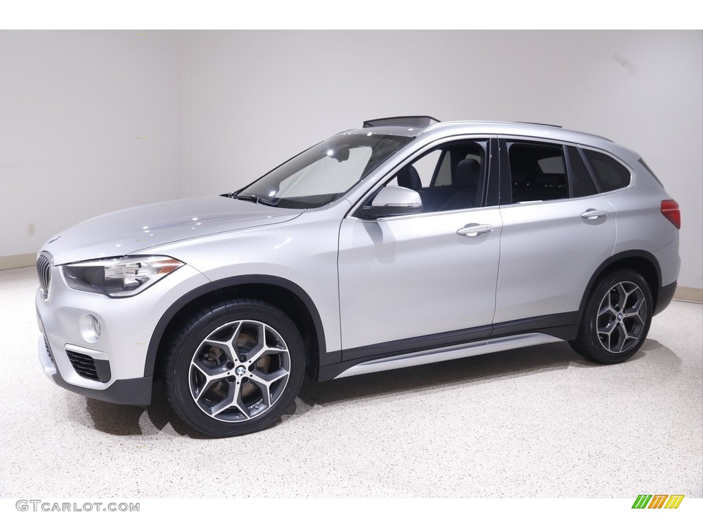 2018 X1 xDrive28i - Glacier Silver Metallic / Black photo #3