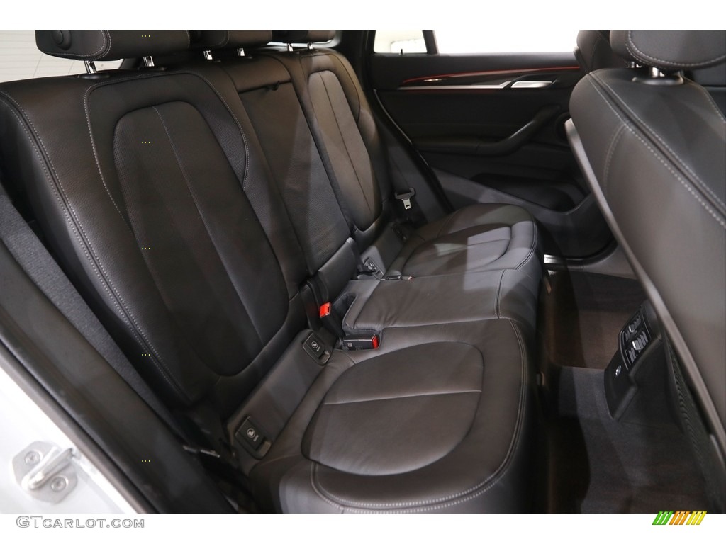 2018 X1 xDrive28i - Glacier Silver Metallic / Black photo #19