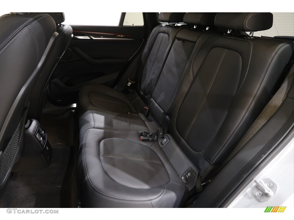 2018 X1 xDrive28i - Glacier Silver Metallic / Black photo #20