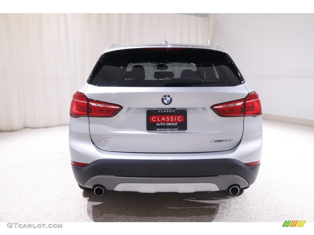 2018 X1 xDrive28i - Glacier Silver Metallic / Black photo #21